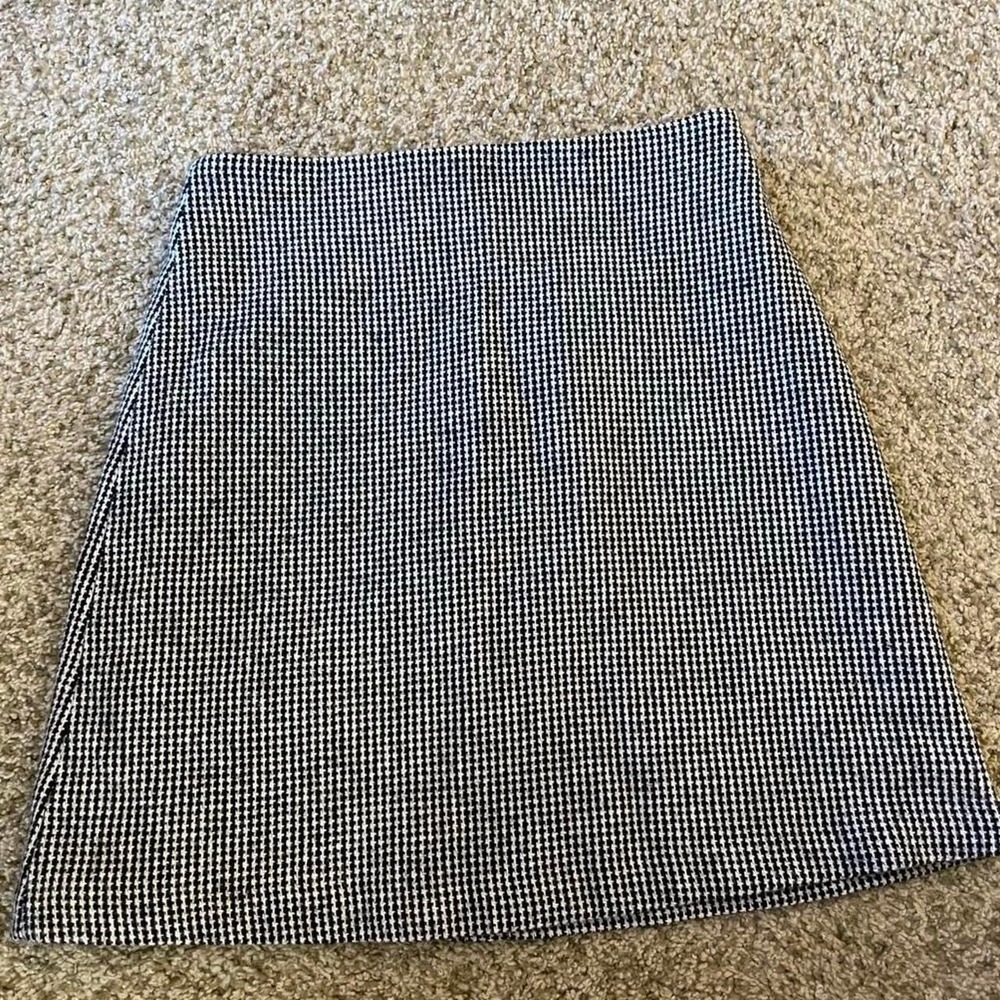 Wool Banana Republic black & white houndstooth skirt Size 2 Gilmore girls